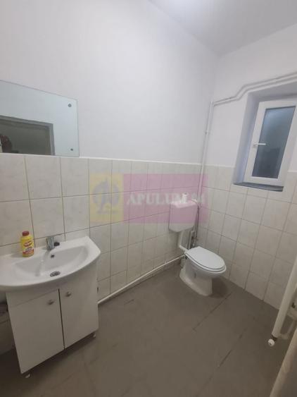 Casă individuală cu 4 camere cu Canalizare în Central