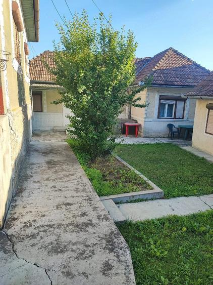 Casă cu 3 camere cu Teren 4 Mp în Sic