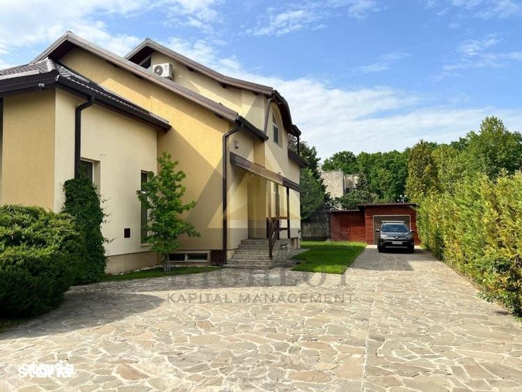 Casă cu 7 camere cu Teren 1000 Mp în Central