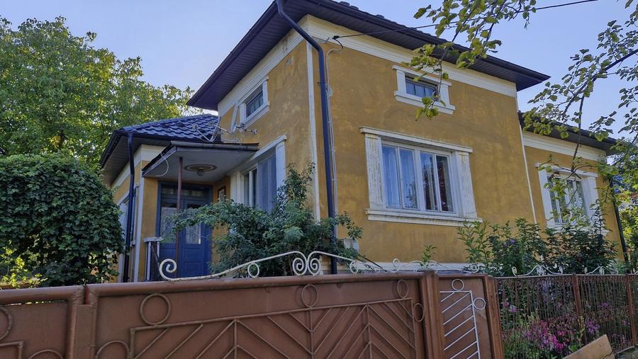 Casă cu 4 camere în Petru Rareș
