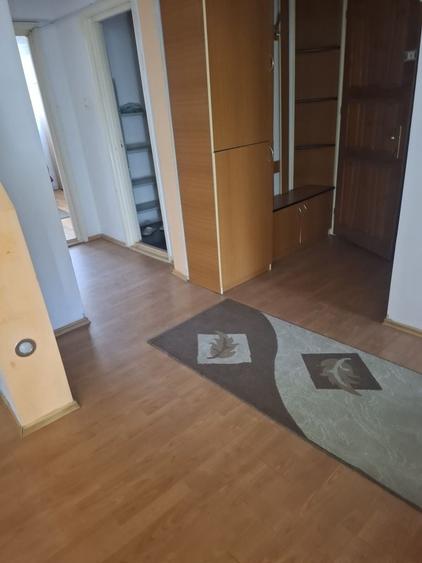 Apartament cu 3 camere în Zăbala