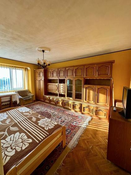 Apartament cu 4 camere decomandat în Central