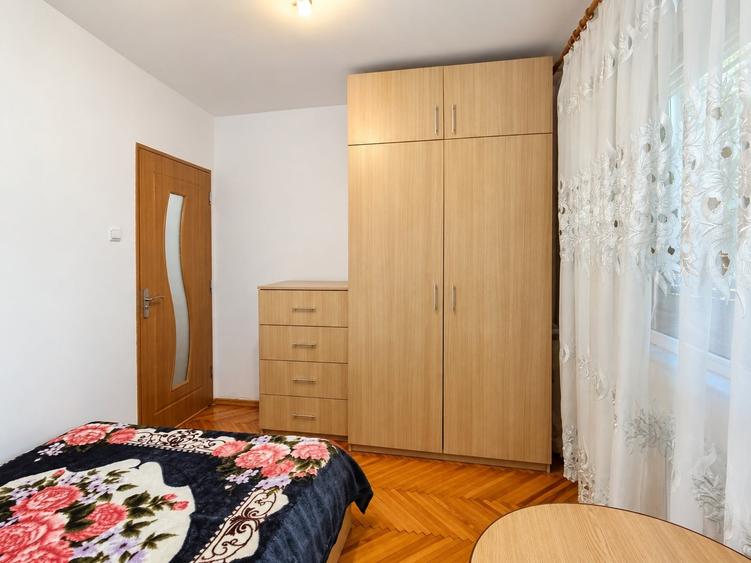 Apartament cu 2 camere decomandat, mobilat în Girocului