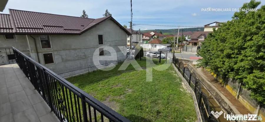 Casă cu 8 camere cu Teren 1388 Mp în Voinești