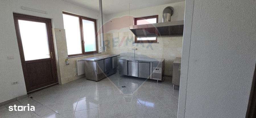 Spațiu comercial, de 320 mp, în Central