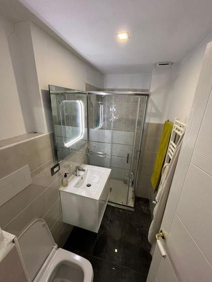 Apartament cu 3 camere decomandat în Obor