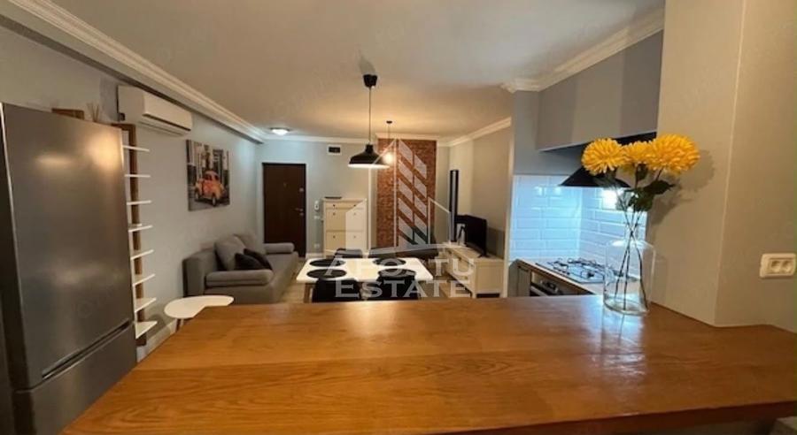 Apartament cu 3 camere semidecomandat în Dumbrăvița