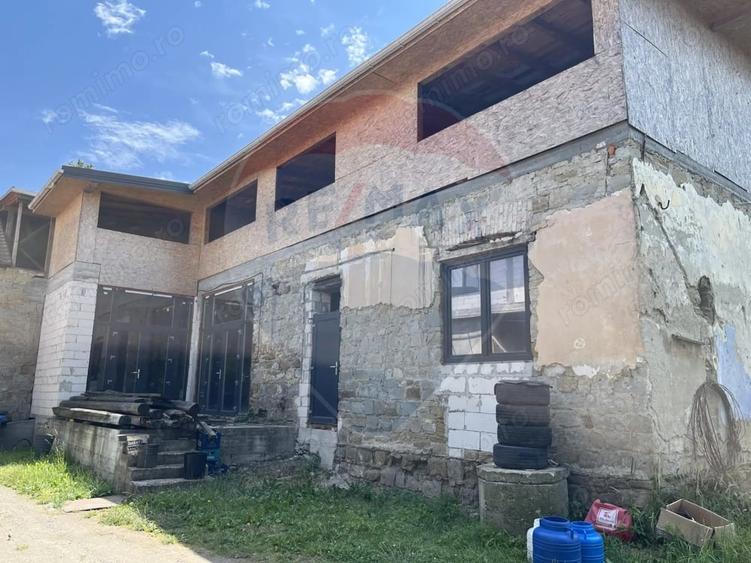 Casă cu 5 camere cu Teren 1141 Mp în Central