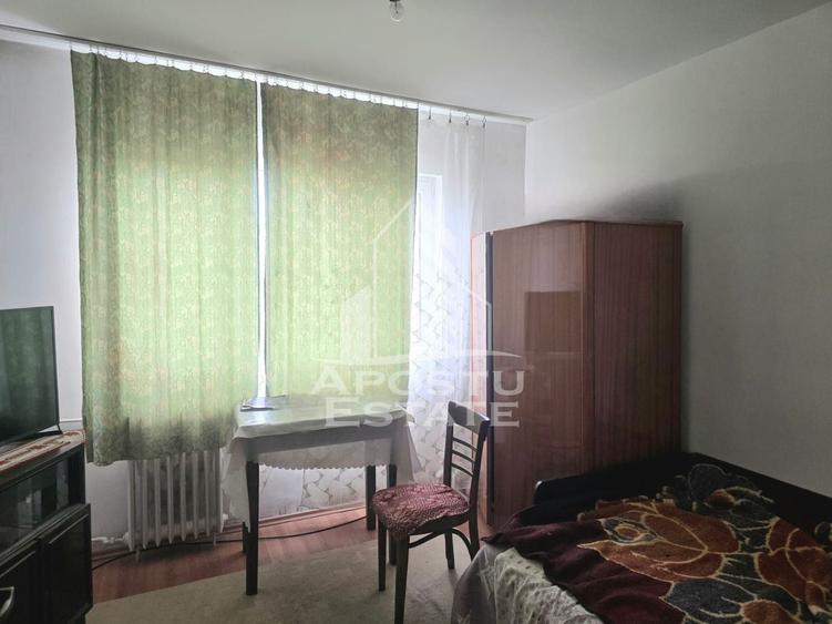 Apartament cu 3 camere decomandat, mobilat în Podgoria