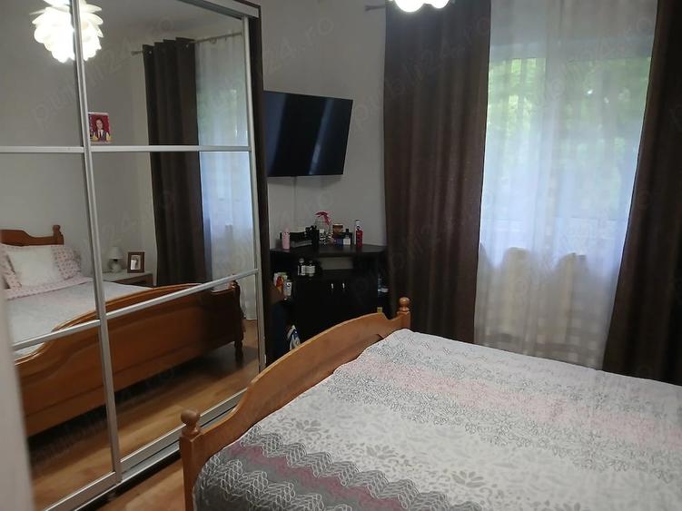 Apartament cu 3 camere semidecomandat în Donici