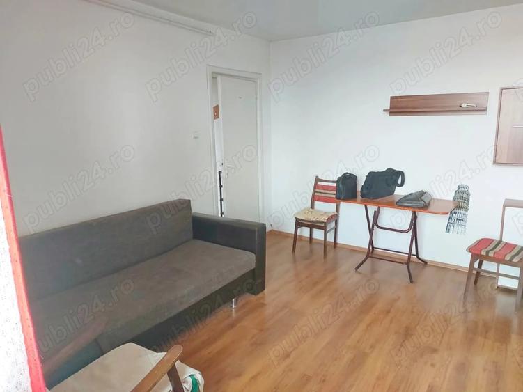 Apartament cu 3 camere semidecomandat în Bălcescu