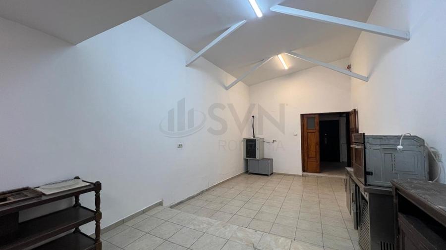 Casă individuală cu 10 camere cu Canalizare în Banu Manta