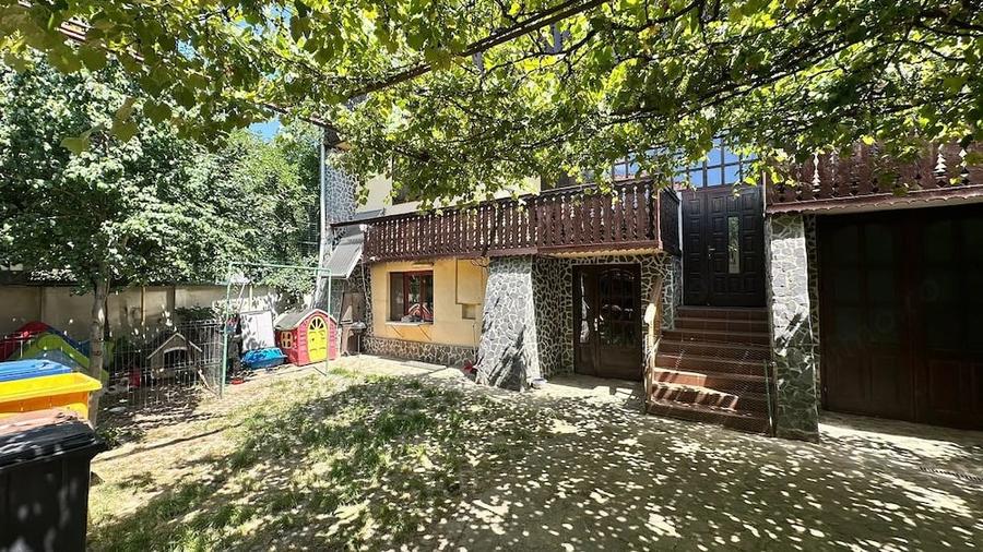 Casă cu 7 camere cu Teren 500 Mp în Calea Poplăcii