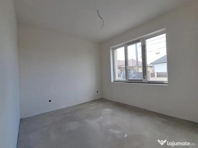 Casă cu 5 camere cu Teren 601 Mp în Central