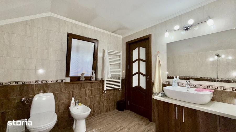 Casă cu 4 camere cu Teren 440 Mp în Vlădești