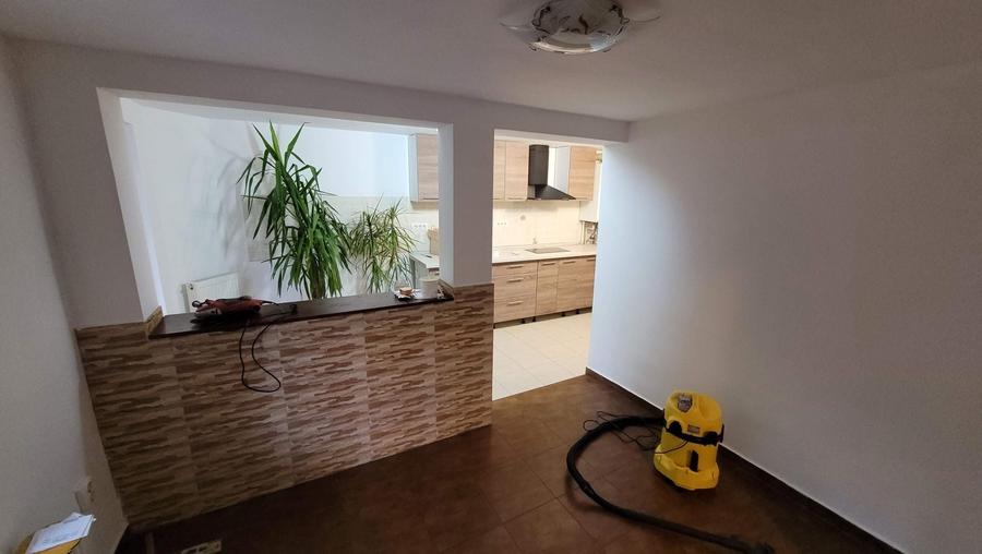 Casă cu 4 camere cu Teren 240 Mp în Republicii