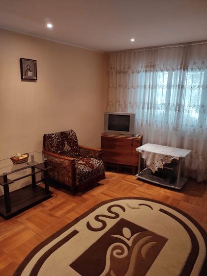 Apartament cu 2 camere decomandat, mobilat în Cug — fotografia 1
