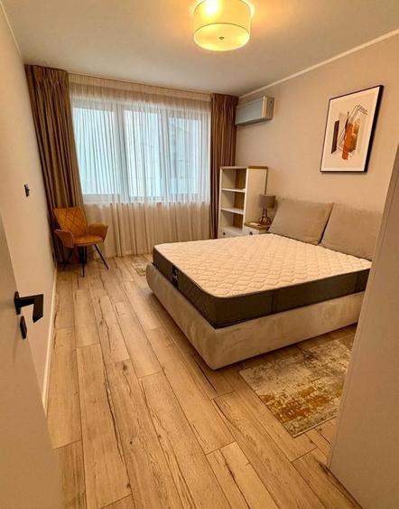 Apartament cu 3 camere decomandat, mobilat în Romană
