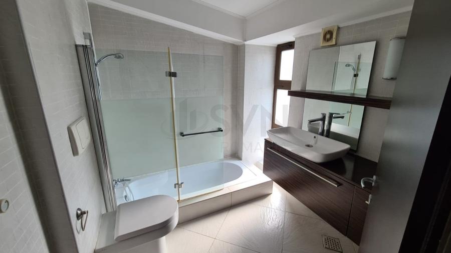 Apartament cu 4 camere semidecomandat, mobilat în Pipera