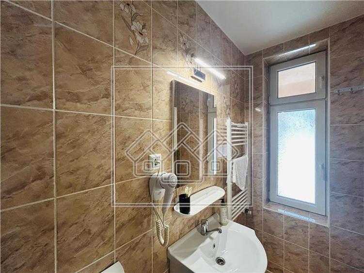 Apartament cu 3 camere semidecomandat în Central