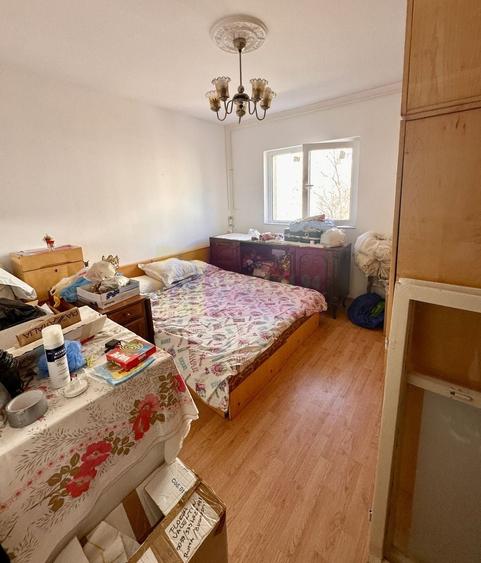 Apartament cu 3 camere decomandat în Rahova