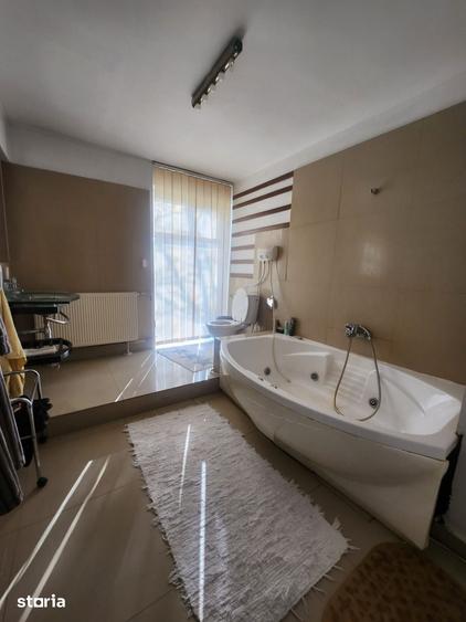 Apartament cu 4 camere în Central