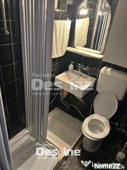 Apartament cu 3 camere semidecomandat în Podu Roș