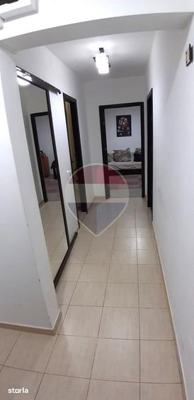 Apartament cu 2 camere decomandat în Titan