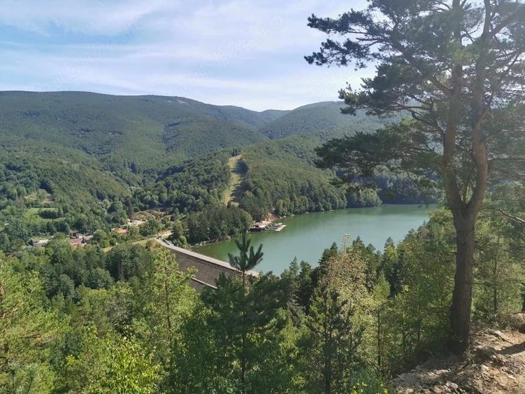 Teren de 2000 mp, în Central