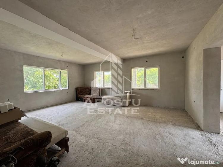 Casă cu 7 camere cu Teren 1100 Mp în Fărcădin