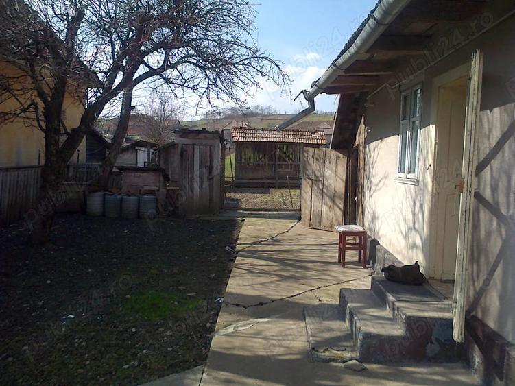 Teren de 2400 mp, în Luna