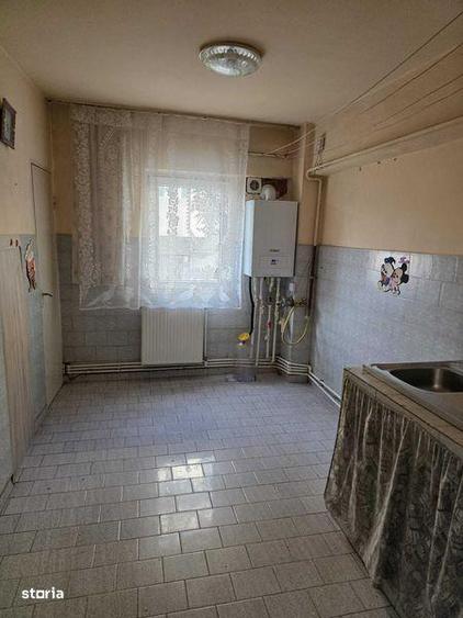 Vand apartament 2 camere decomandat etj 1 din 4 - 5