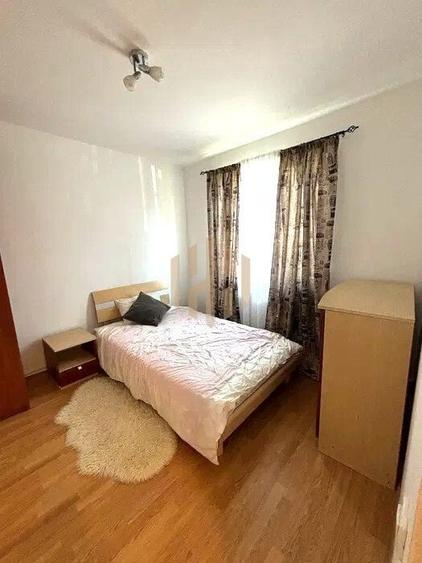 Apartament cu 3 camere semidecomandat în Vest