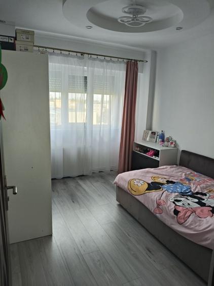 Apartament cu 4 camere decomandat în Exterior Vest