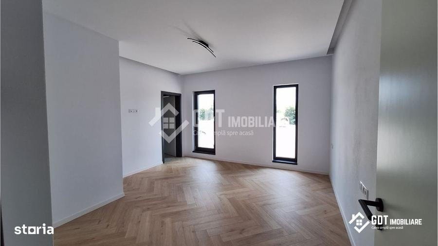 Casă cu 4 camere decomandat în Central