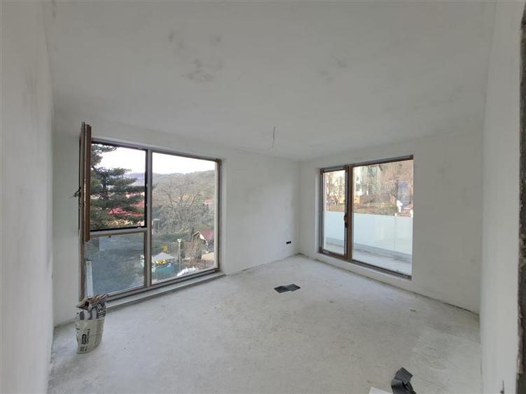 Apartament cu 3 camere semidecomandat în Grigorescu