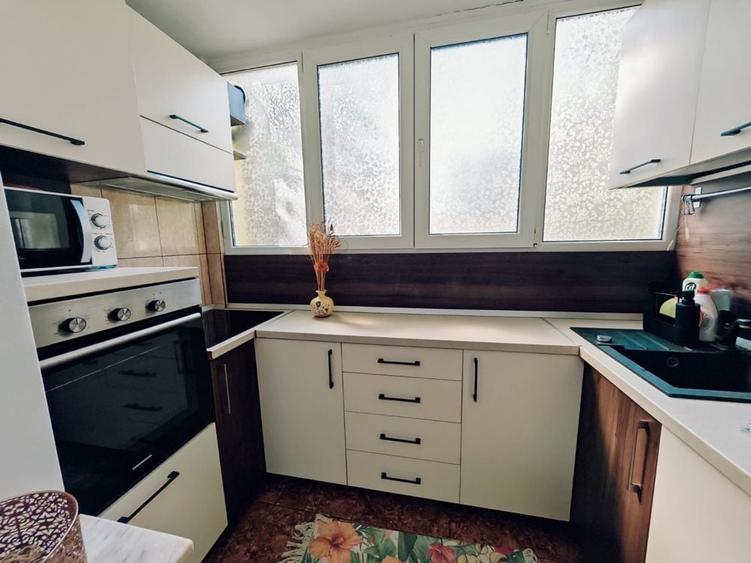 Apartament cu 3 camere decomandat în Exterior Vest