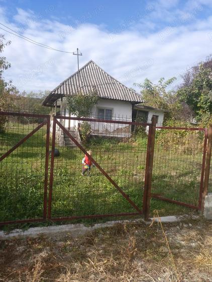 Casă cu 3 camere cu Teren 1870 Mp în Stroești