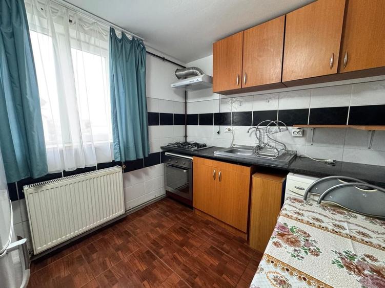 Apartament cu 2 camere semidecomandat, mobilat în Vasile Aaron