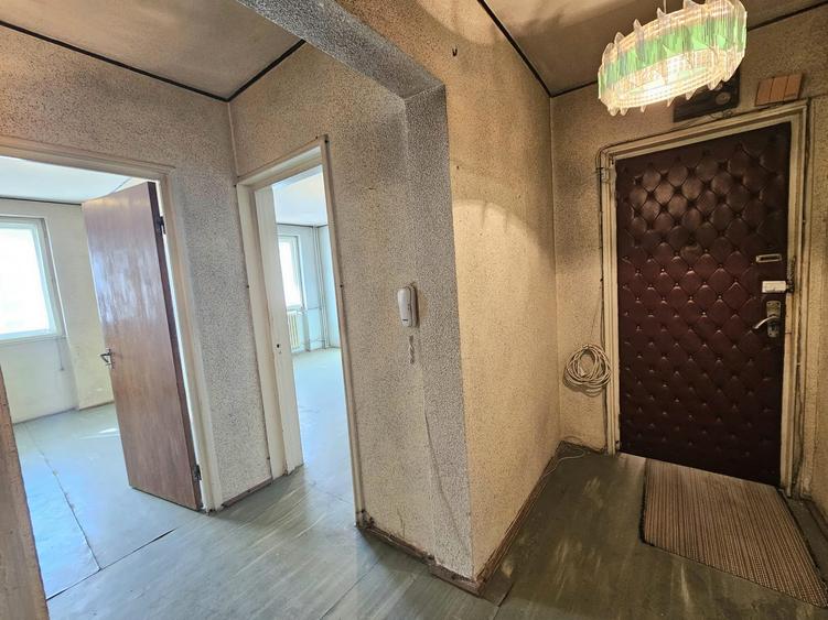 Apartament cu 3 camere în Drumul Taberei