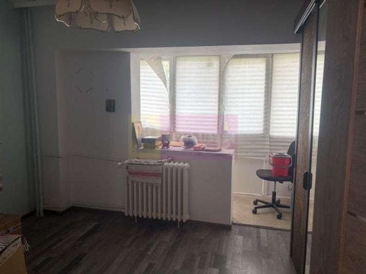 Apartament cu 3 camere decomandat, mobilat în Pantelimon