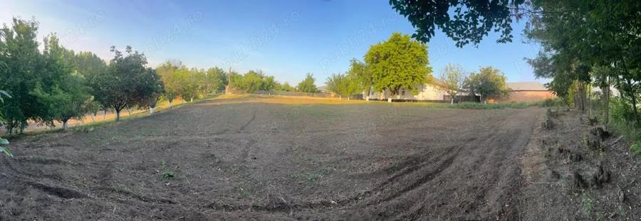 Casă cu 4 camere în Valea Roșie