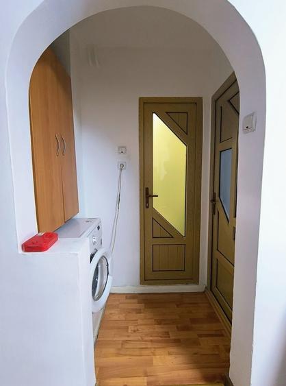 Apartament cu 4 camere semidecomandat, mobilat în Fizicienilor