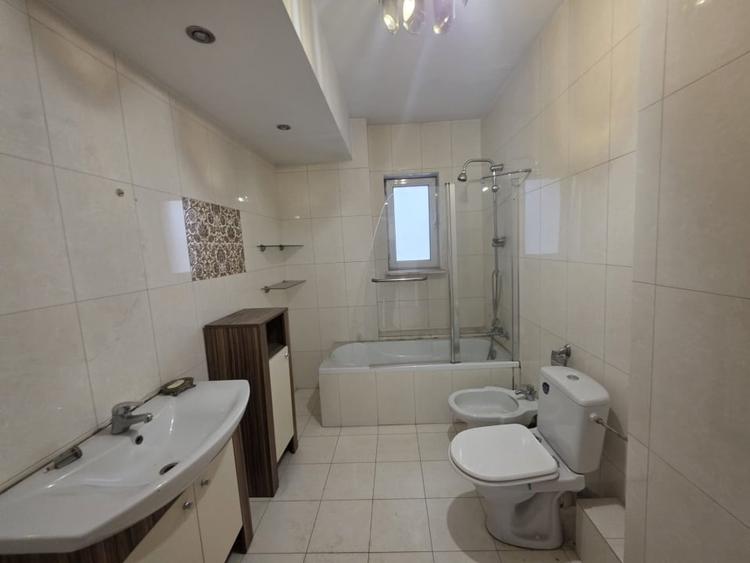 Apartament cu 4 camere decomandat, mobilat în Primăverii