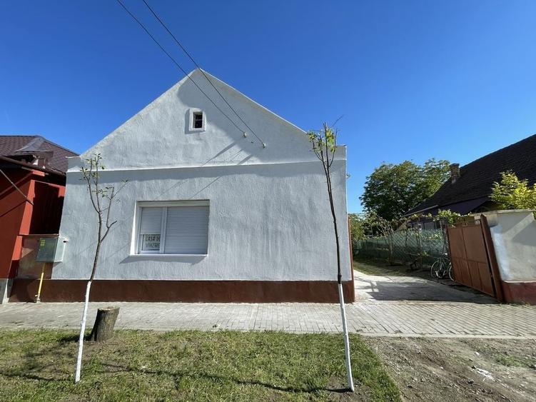 Casă cu 4 camere cu Teren 1500 Mp în Vinga
