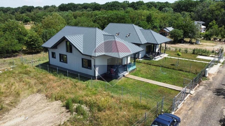 Casă individuală cu 5 camere cu Teren 500 Mp în Ciofliceni