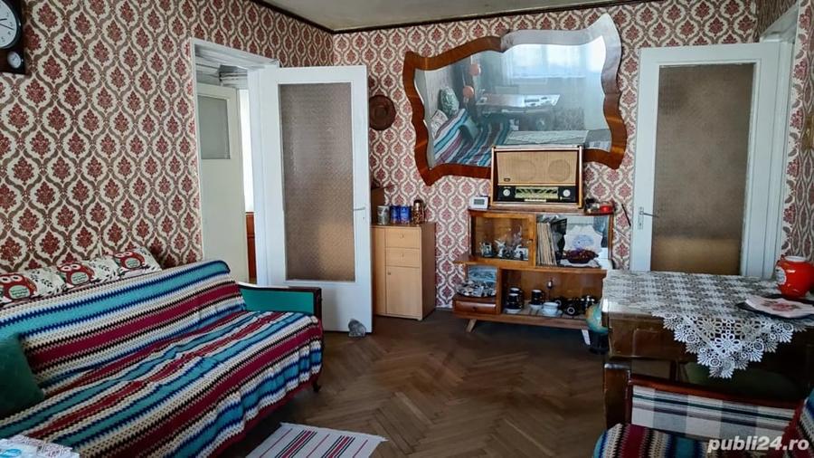 Apartament cu 4 camere semidecomandat în Obor