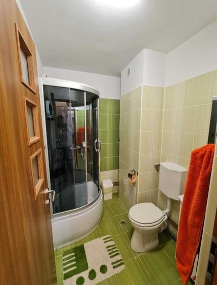 Apartament cu 3 camere semidecomandat în Lacul Tei