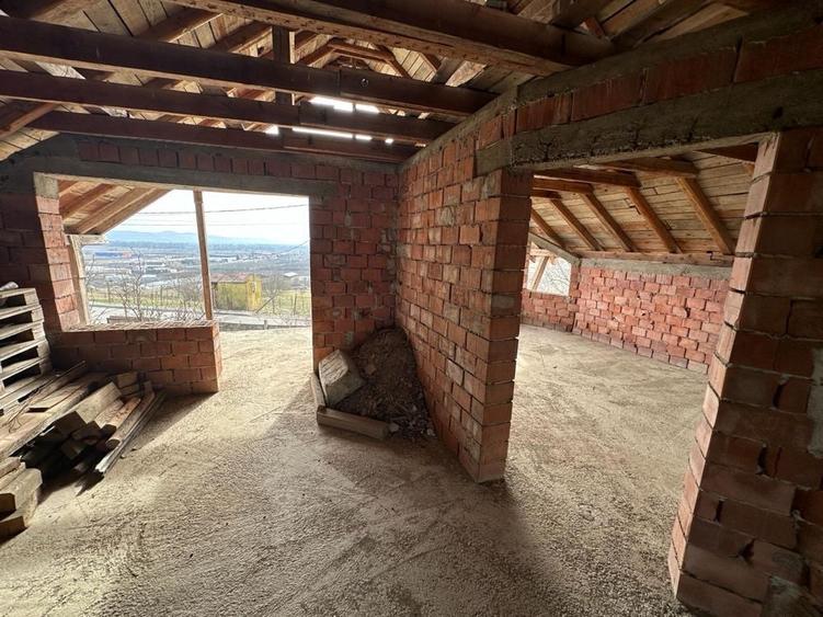 Casă cu 4 camere în Central