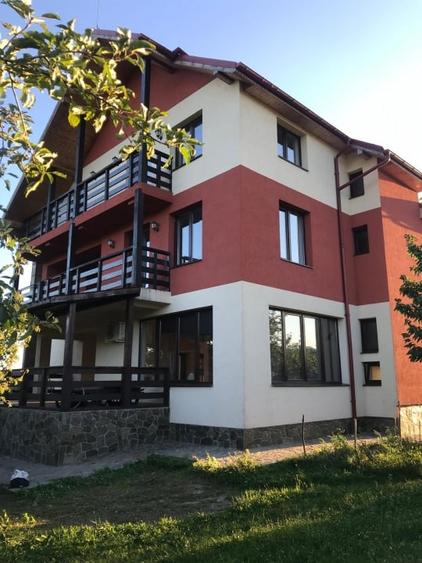 Casă individuală cu 7 camere cu Garaj în Crasna